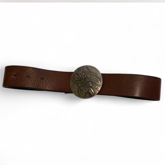 J. Crew Accessories - 🚫SOLD🚫 J. CREW genuine leather silver buckle belt